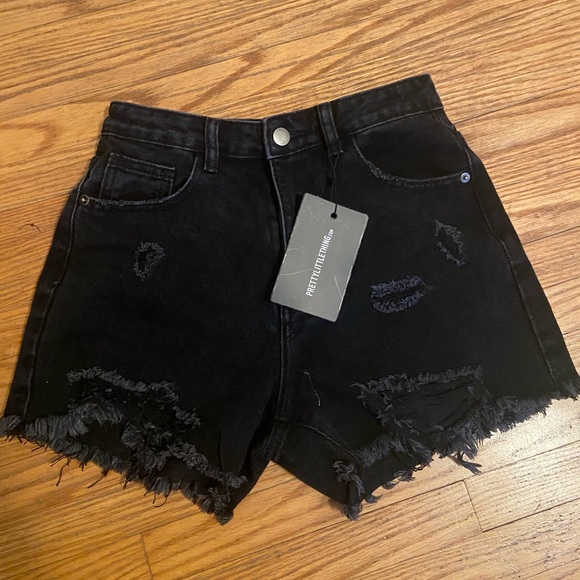 BNWT Pretty Little Thing Black Distressed Shorts - Picture 3 of 5